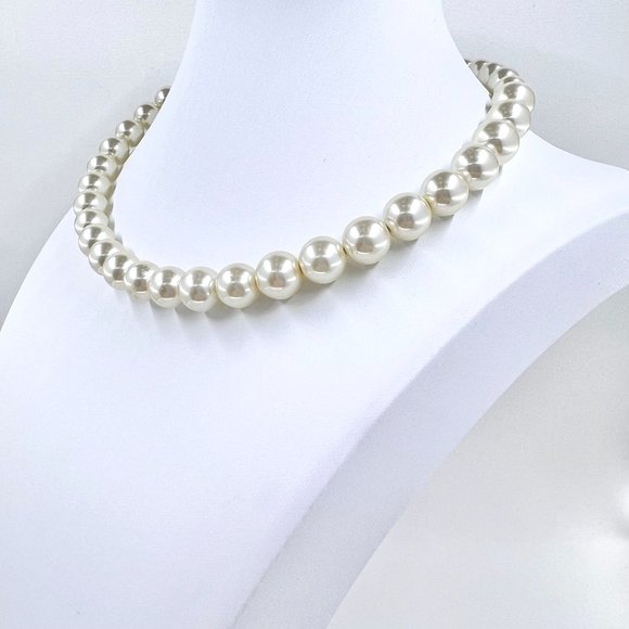 Simple Faux White Pearl Wrap 14” Choker Necklace w/ Clear Crystal Accent Beads - Picture 4 of 7